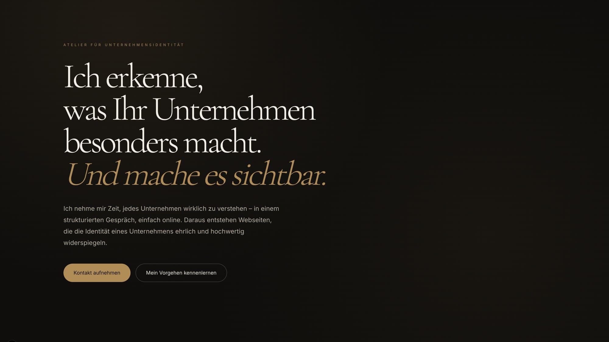 Startseite von VEVORA mit grosser Serifen-Überschrift auf dunklem Grund